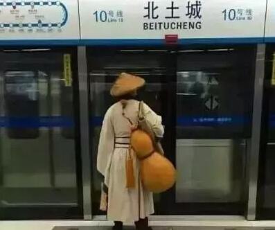潘故乡里的“十位大仙”，一走一过就炸街