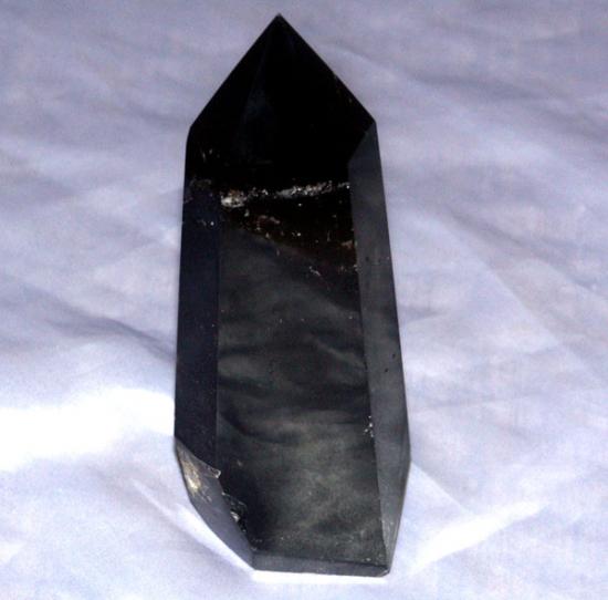 黑曜石和黑水晶之间的辨别引见