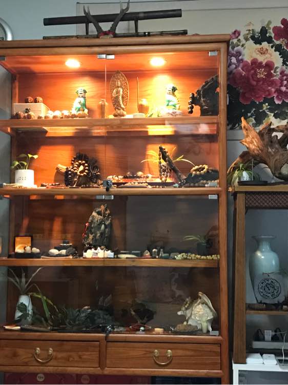 专科玩家的文玩展现柜，小编买不起