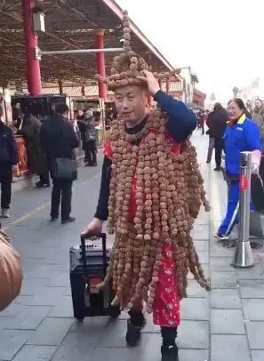 潘故乡里的“十位大仙”，一走一过就炸街
